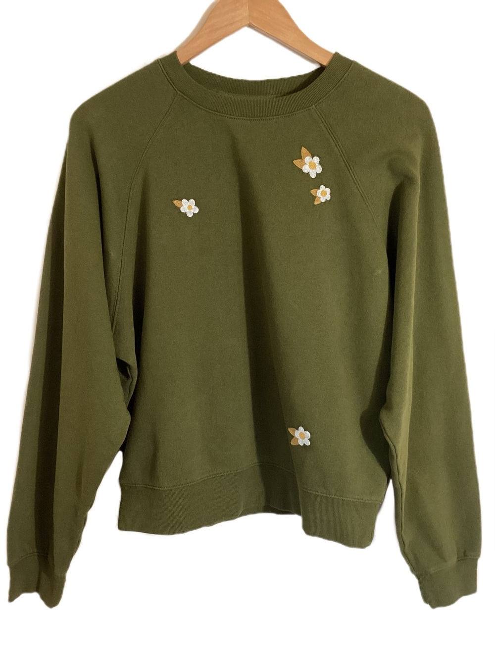 Old Navy Embroidered Daisy Raglan Sweater Size S